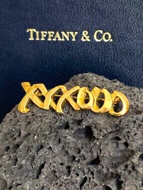A classic gem: 18K gold XO brooch by Paloma Picasso for Tiffany & Co.